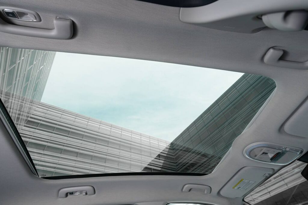 How to operate the sunroof (vision roof) of your IONIQ 5